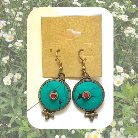 🏷️ boho oval shaped turquoise & red stone dangling earrings - Picture 12 of 12